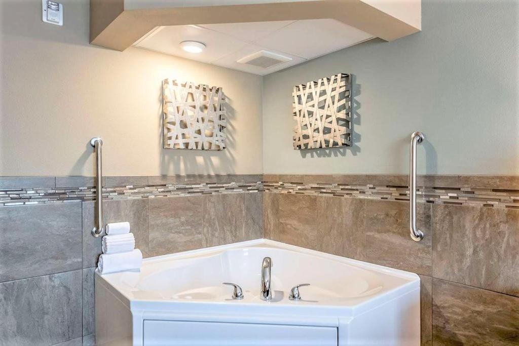 AmeriVu Inn&Suites - Chisago City Zewnętrze zdjęcie
