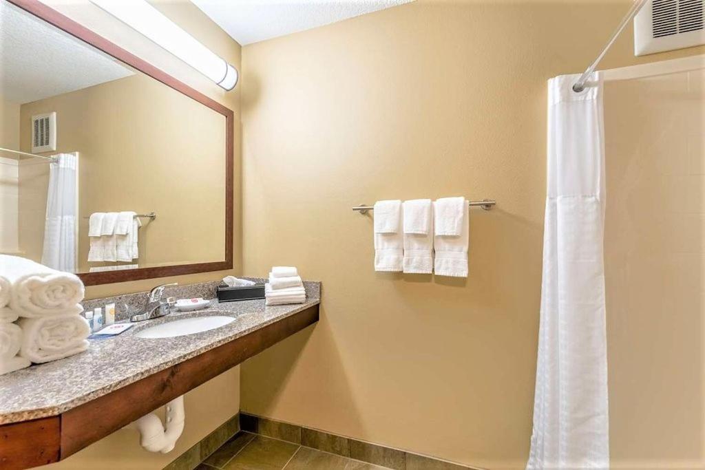 AmeriVu Inn&Suites - Chisago City Zewnętrze zdjęcie
